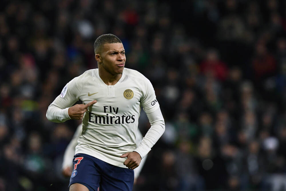 昔日商场顶流，排队请“中国贵人”出手相救